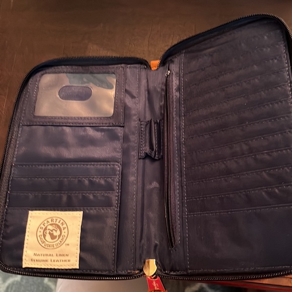 Wristlet - Picture 3 of 4